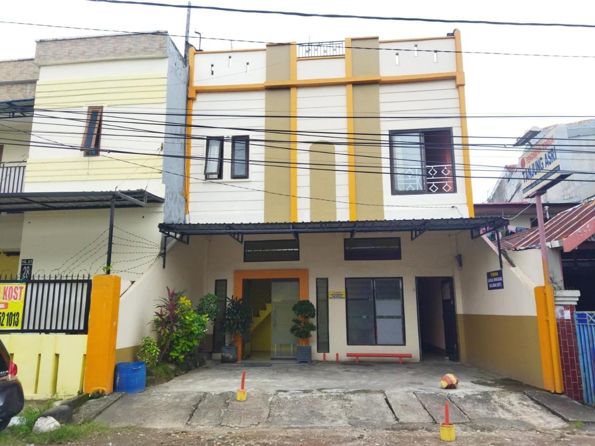 Oyo 92231 Penginapan Tanjung Alang Syariah Makassar Extérieur photo