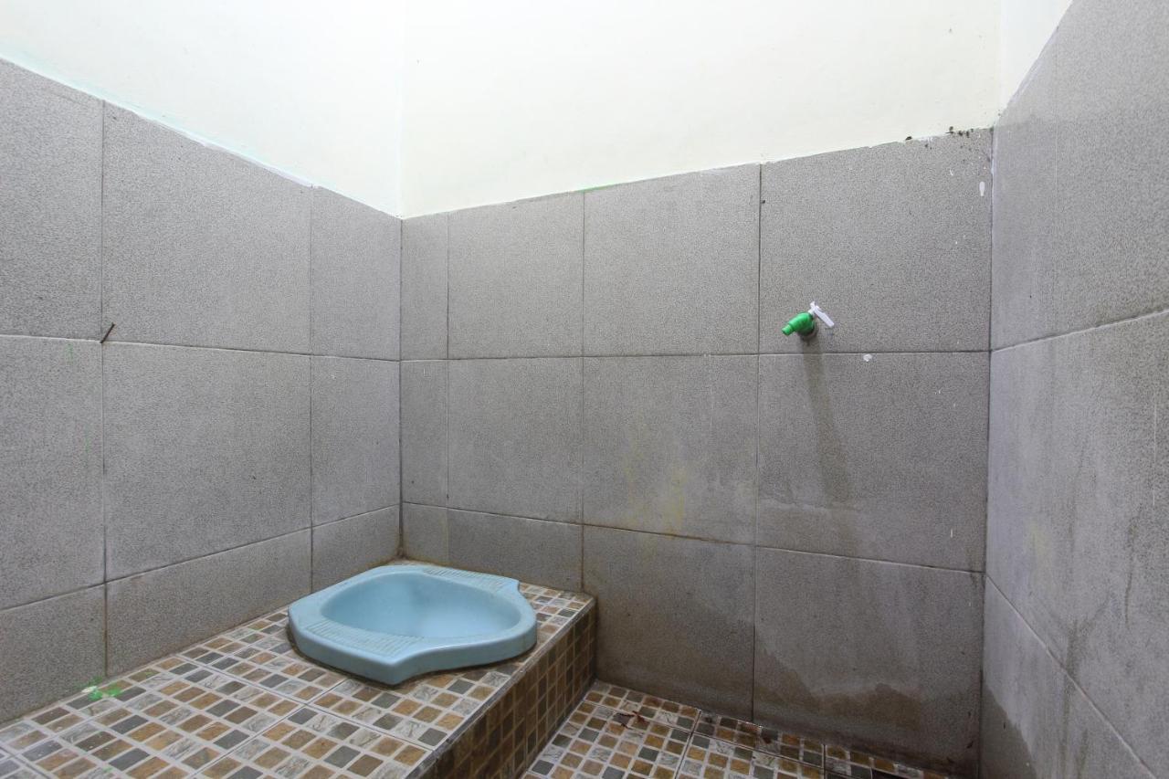 Oyo 92231 Penginapan Tanjung Alang Syariah Makassar Extérieur photo