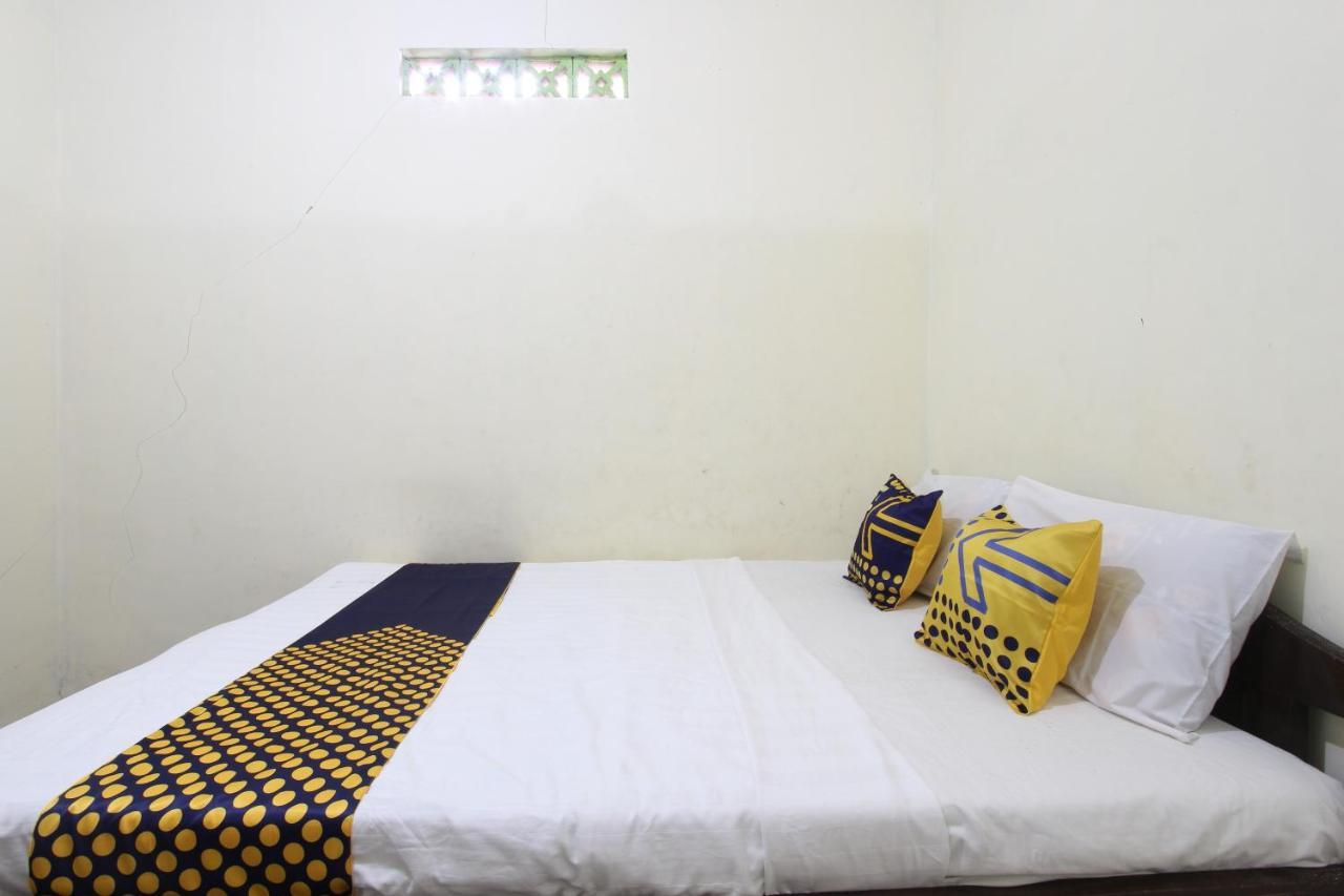 Oyo 92231 Penginapan Tanjung Alang Syariah Makassar Extérieur photo