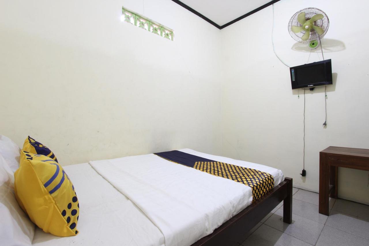 Oyo 92231 Penginapan Tanjung Alang Syariah Makassar Extérieur photo