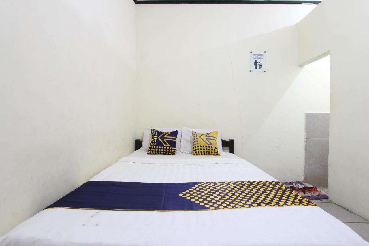 Oyo 92231 Penginapan Tanjung Alang Syariah Makassar Extérieur photo