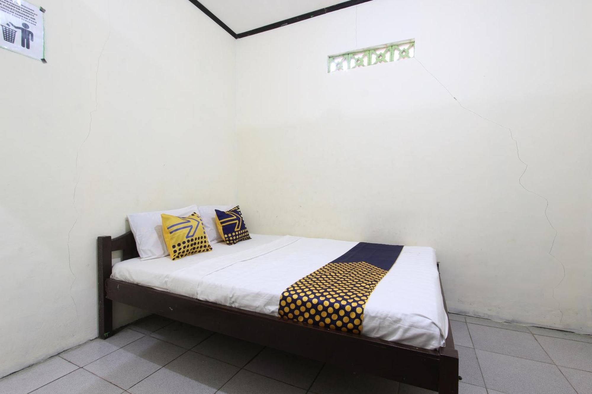 Oyo 92231 Penginapan Tanjung Alang Syariah Makassar Extérieur photo