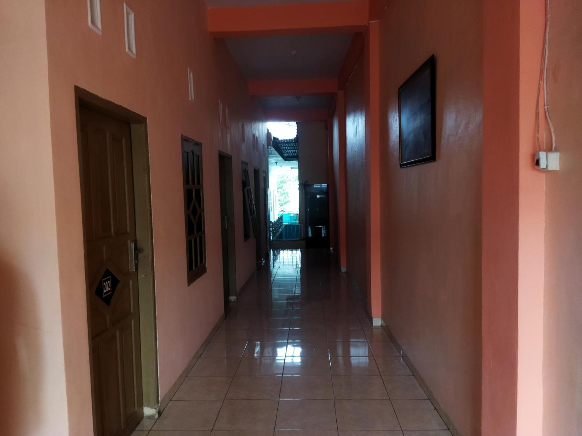 Oyo 92231 Penginapan Tanjung Alang Syariah Makassar Extérieur photo